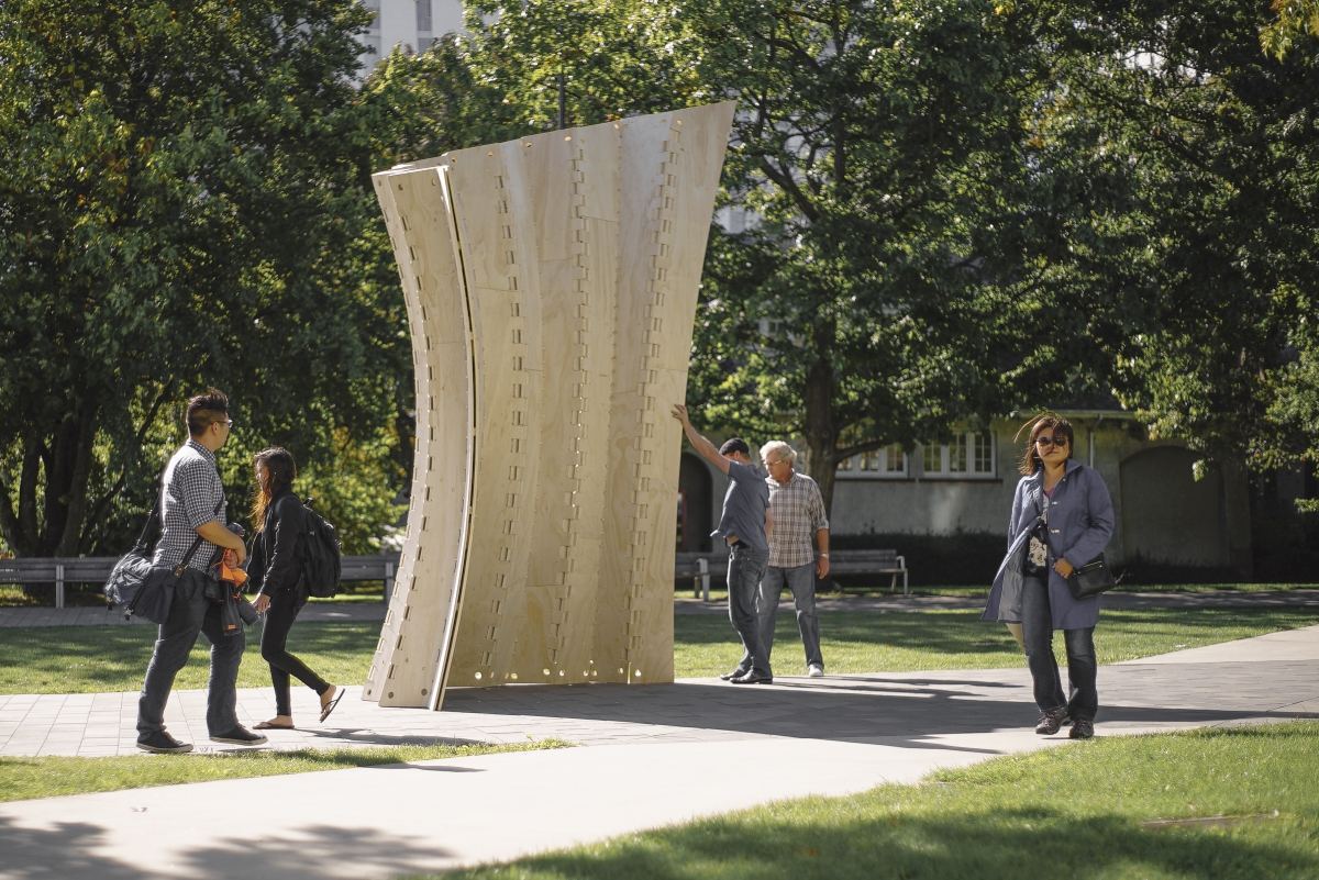 Active Timber: Visitors beside the folded plate structure