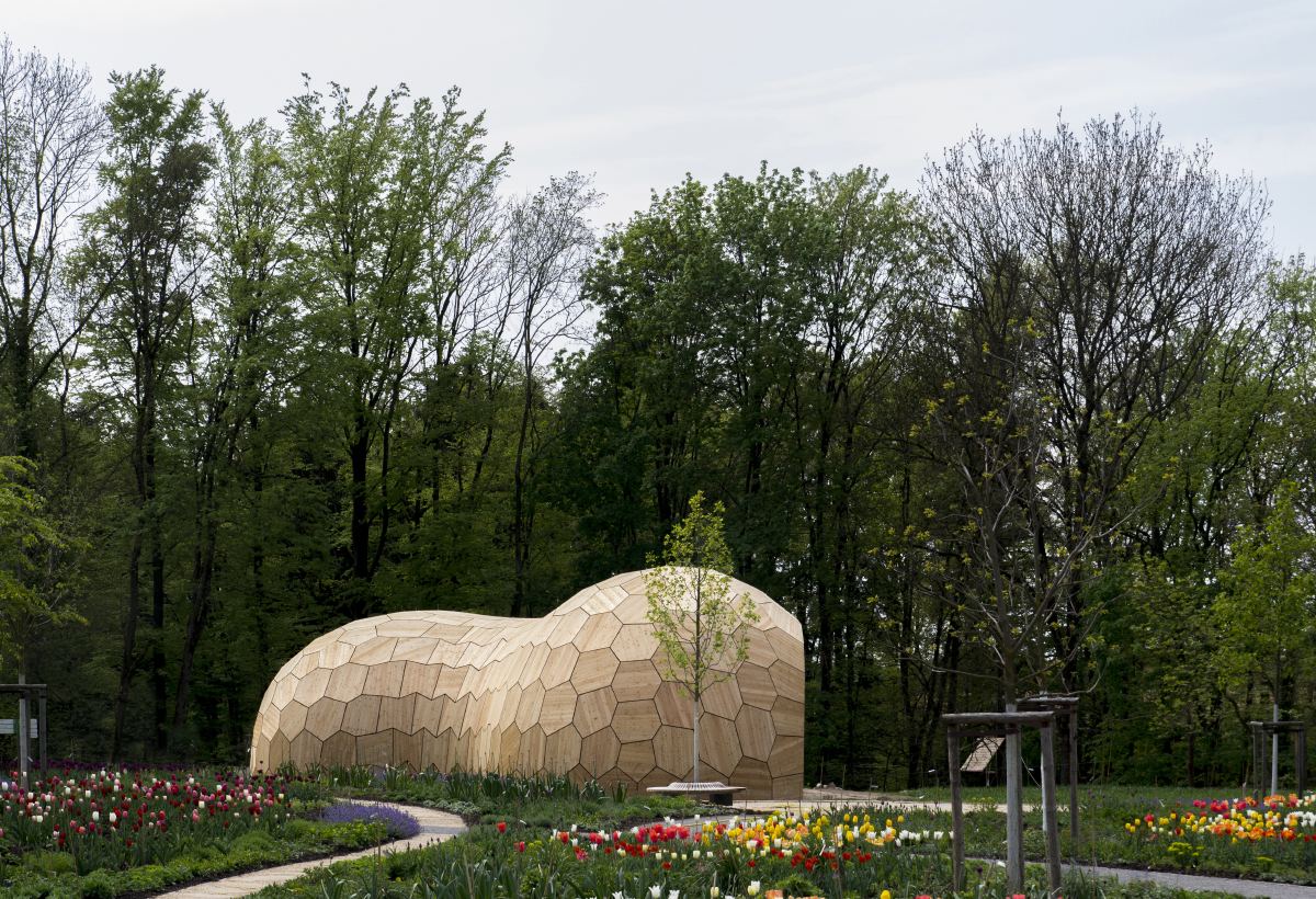 Landesgartenschau Exhibition Hall: Exhibition hall among trees and flower beds