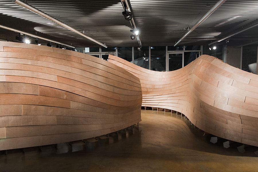 Robot-Assisted Assembly in Wood Construction: Curved timber walls in the exhibition hall