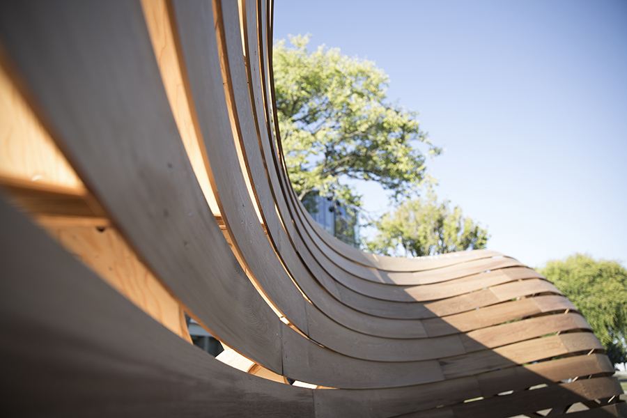 Robot Made: Double-Layered Diagrid Facade: Curving diagrid structure against the sky