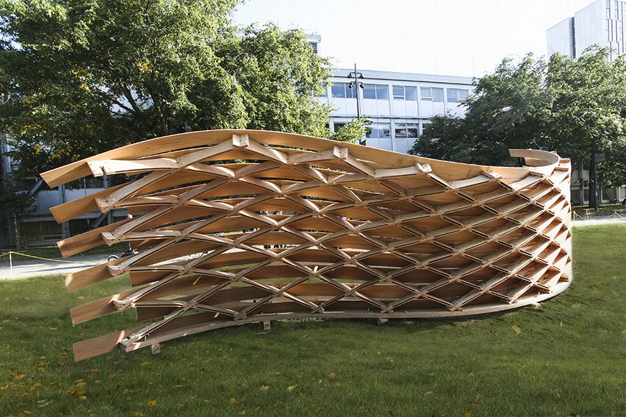 Robot Made: Double-Layered Diagrid Facade: Diagrid structure on the campus lawn