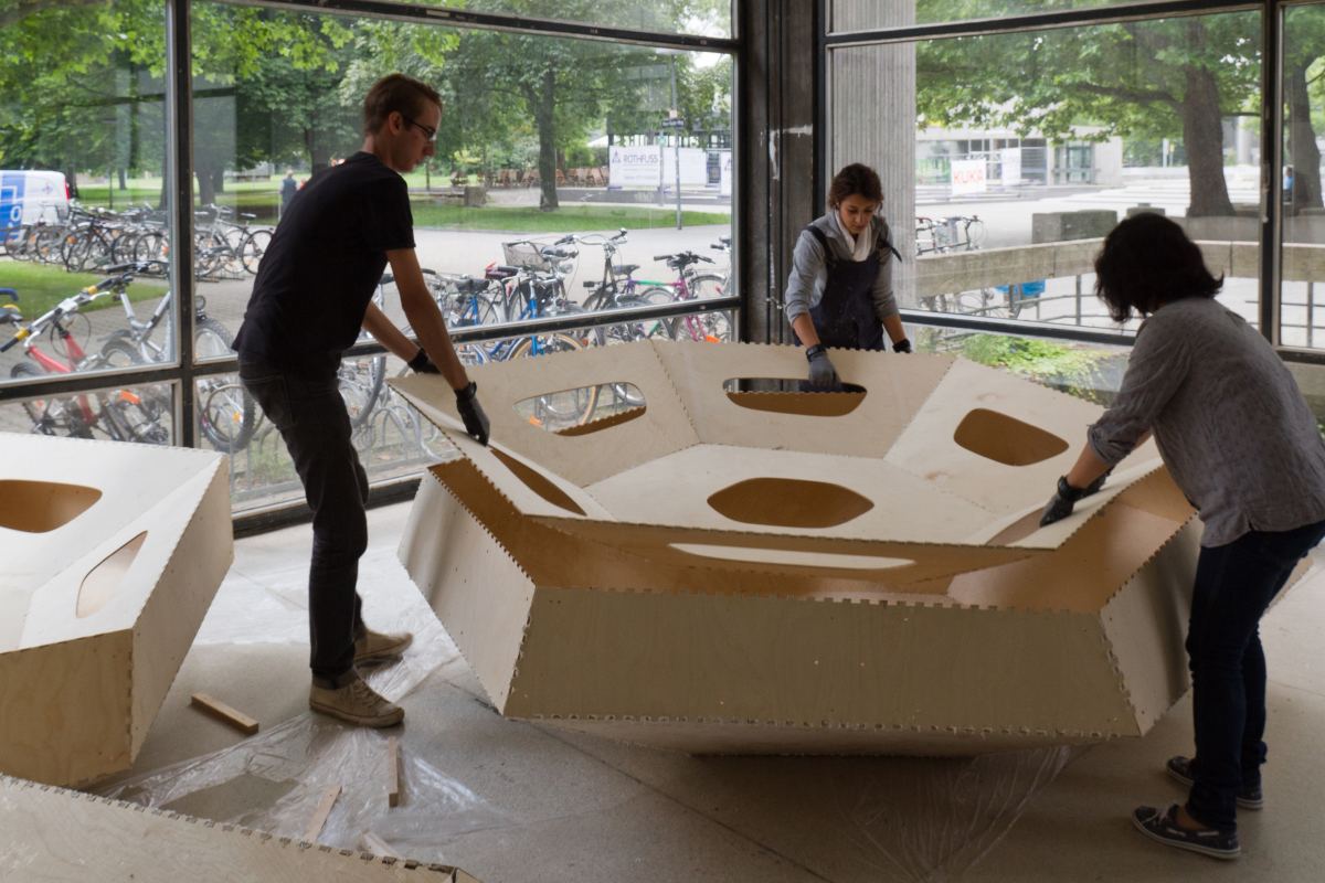 ICD/ITKE Research Pavilion 2011: Students assembling plate cassettes