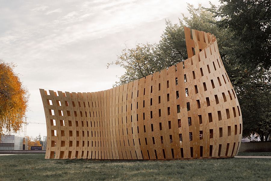Wander Wood Pavilion: Pavilion seen along its length